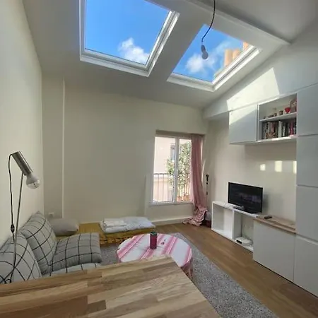 Loft Sous Les Toits En Plein Coeur De Montmartre!