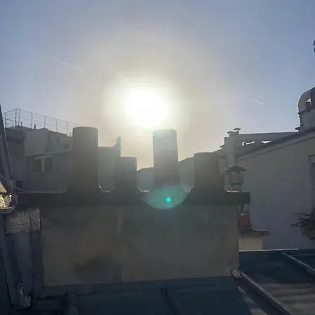 Loft Sous Les Toits En Plein Coeur De Montmartre! Appartement